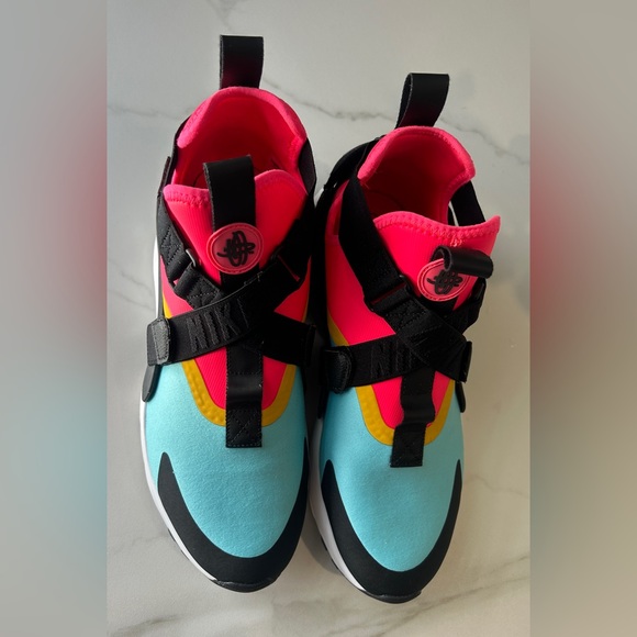 Nike Air Huarache City
Multi-Color (Women's) - Picture 11 of 11